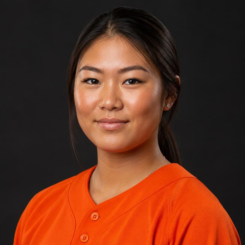 Kelly Maxwell headshot